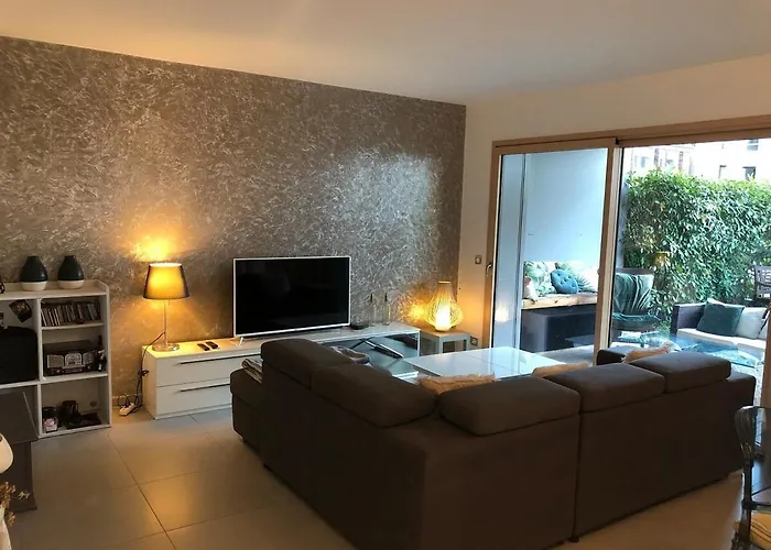 T2 78 M2 Le Saint Elois 1 Terrasse Et Garage アパート